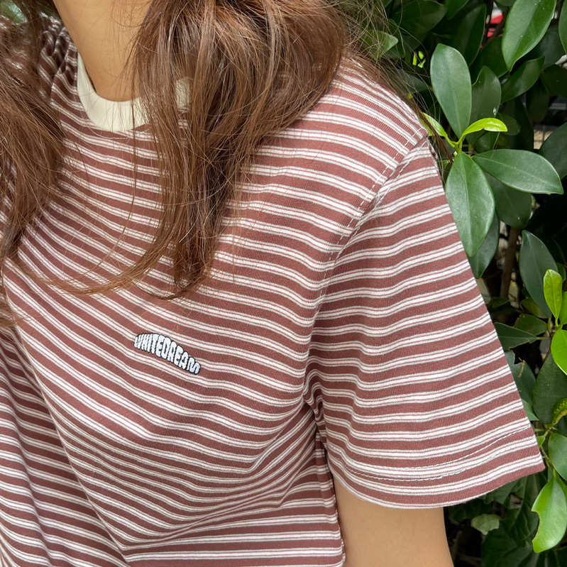 ÁO THUN THÊU LOGO SỌC ĐỎ