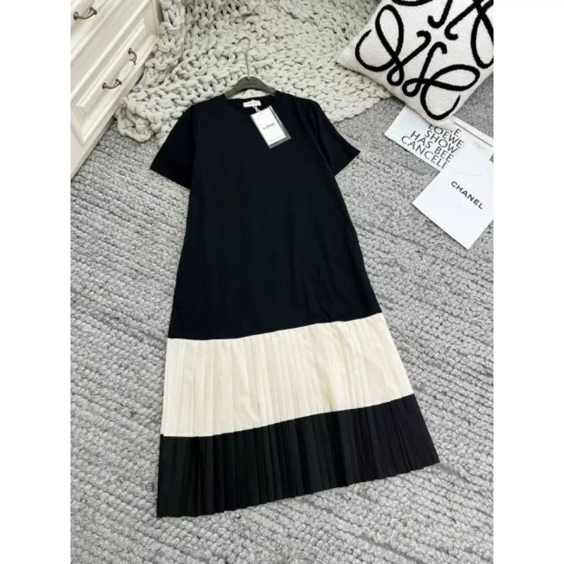 Váy bầu mùa hè dáng xuông phối xếp ly đều, hàng QC - chất vải cotton, điểm nhấn phối 2 màu be và đen.