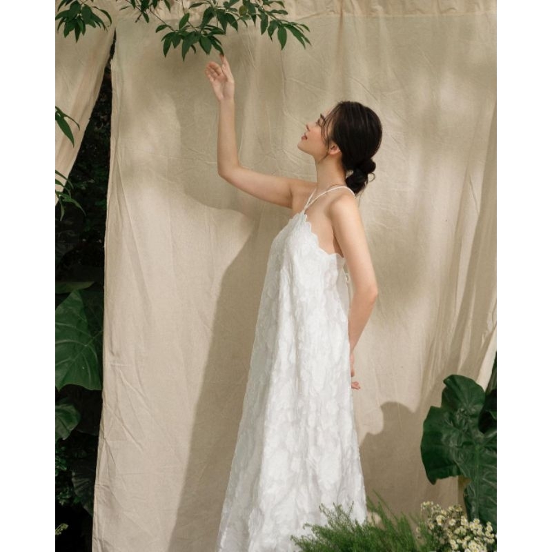 váy cổ yếm dáng xuông