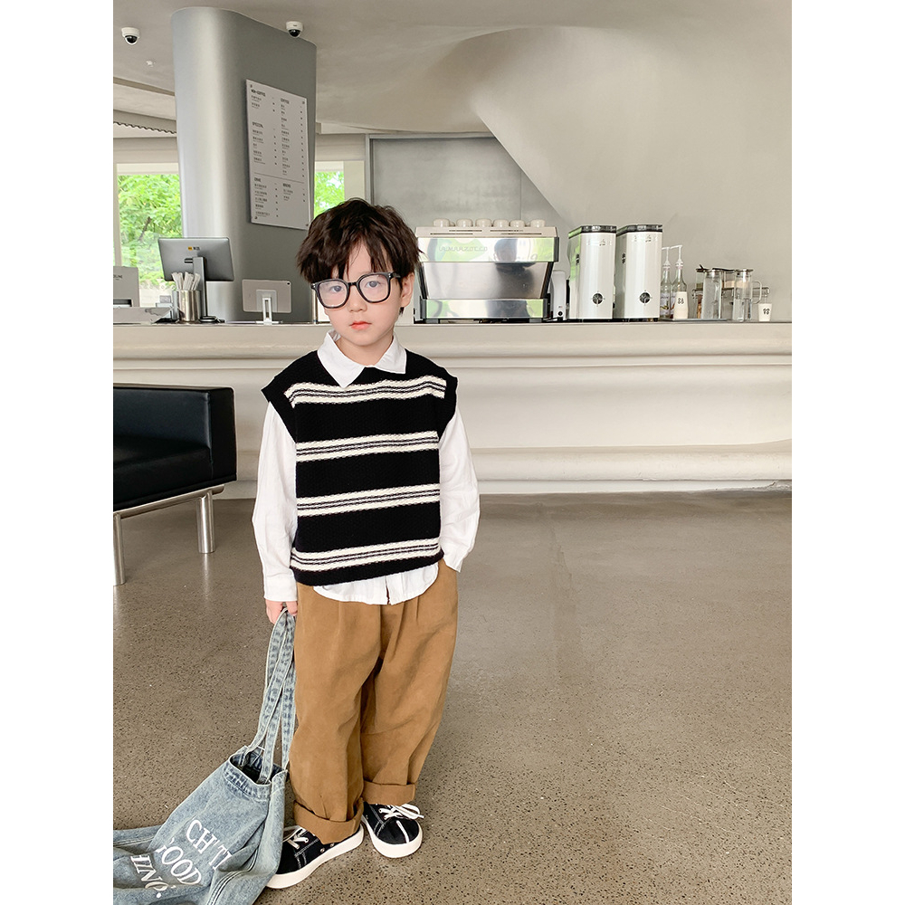 Sét Áo gile len cho bé HK KIDS gồm gile len kẻ đen và sơ mi trắng size cho bé từ 3 đến 10 tuổi