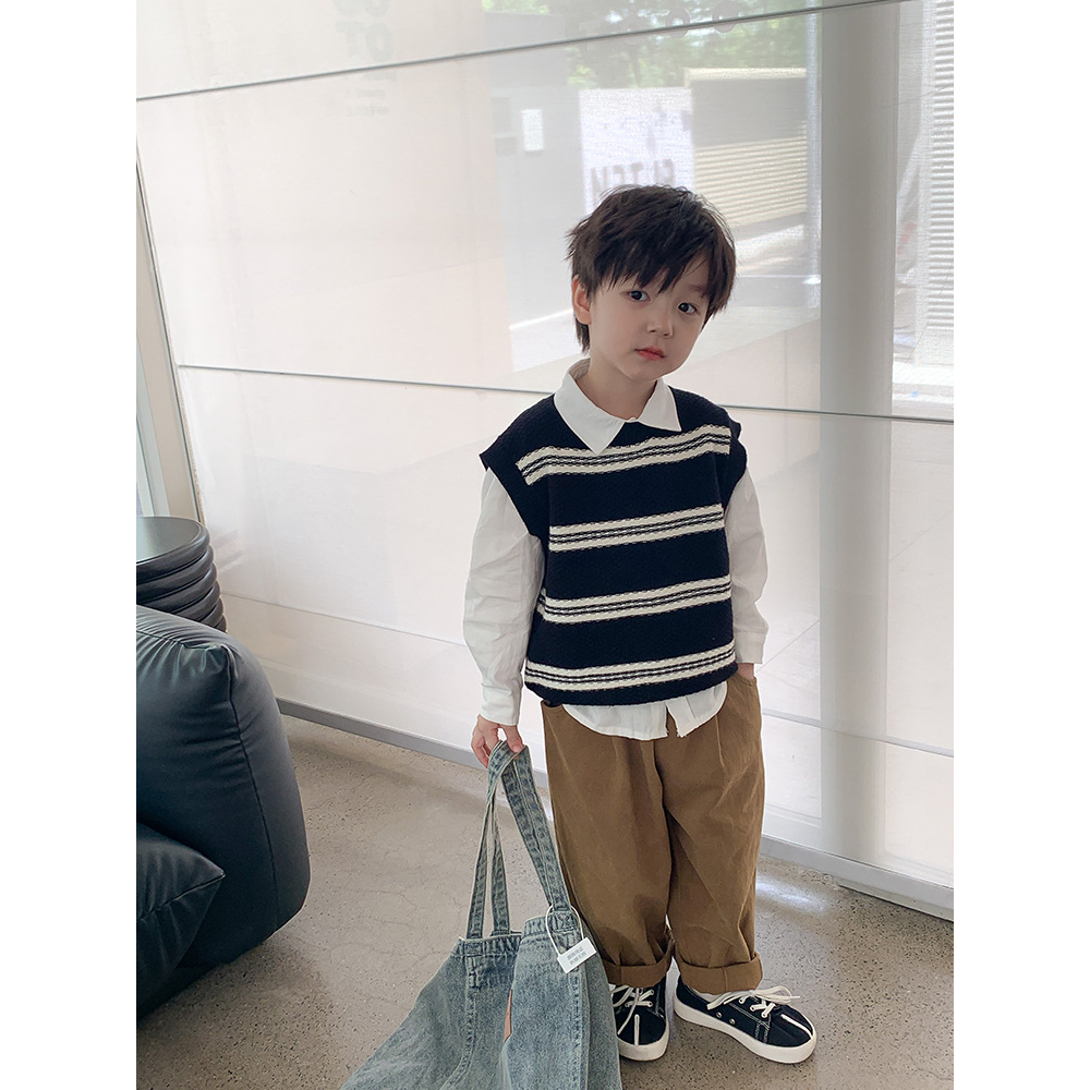 Sét Áo gile len cho bé HK KIDS gồm gile len kẻ đen và sơ mi trắng size cho bé từ 3 đến 10 tuổi