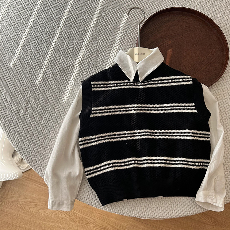 Sét Áo gile len cho bé HK KIDS gồm gile len kẻ đen và sơ mi trắng size cho bé từ 3 đến 10 tuổi