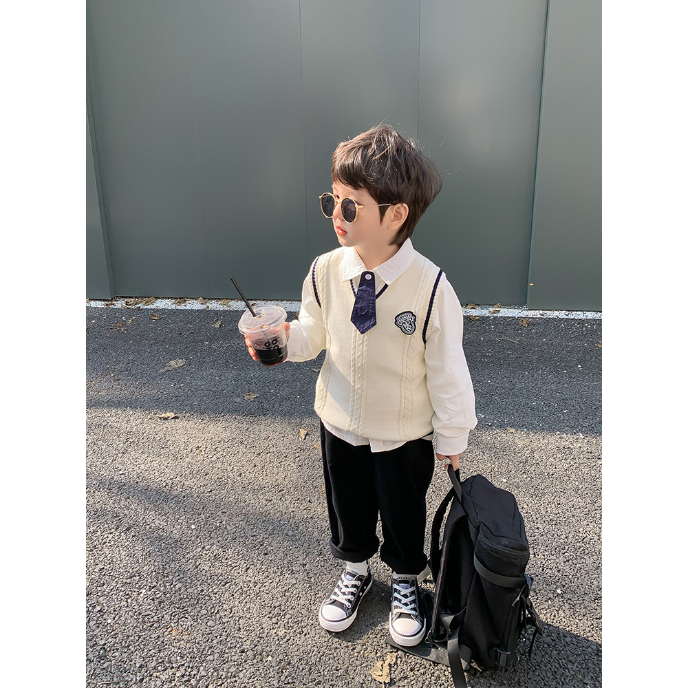 Sét Áo gile len cho bé HK KIDS gồm gile len kẻ đen và sơ mi trắng size cho bé từ 3 đến 10 tuổi