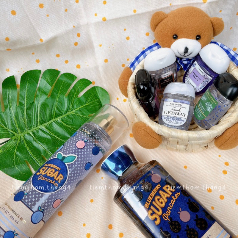 •𝐁𝐥𝐮𝐞𝐛𝐞𝐫𝐫𝐲 𝐒𝐮𝐠𝐚𝐫 𝐏𝐚𝐧𝐜𝐚𝐤𝐞𝐬• Bath & Body Works - Sản phẩm dưỡng và xịt thơm toàn thân dành cho nữ