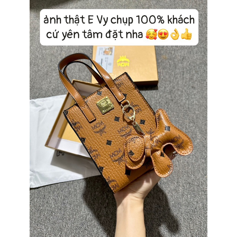 Túi M.CC.M dáng đứng size 17cm kèm hộp móc treo dây vải bản to đeo chéo