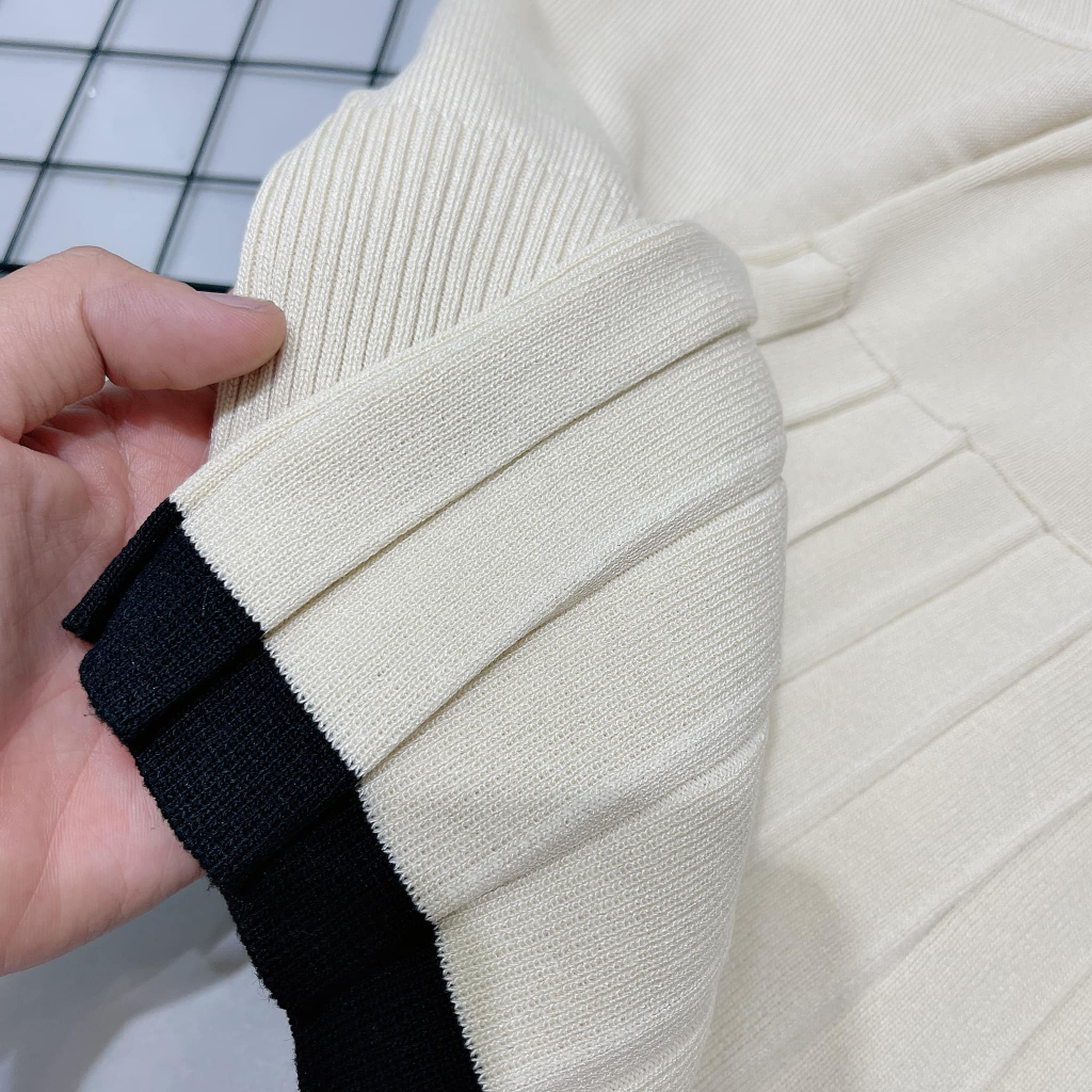 Sét len be mềm áo dáng ngắn sát nách + chân váy cạp cao xếp ly
