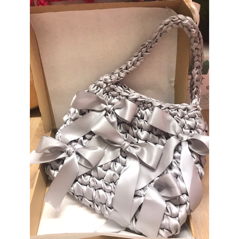 Túi ruy băng satin handmade kẹp nách đi tiệc hay mang hàng ngày màu xám - Freelence