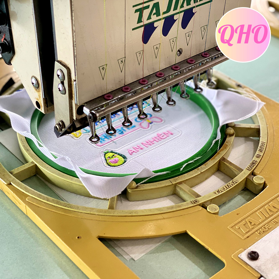 Bảng Tên Cho Bé Thêu Theo Yêu Cầu - Ủi Hoặc May Lên Quần Áo, Balo, Mũ, Nón - TheuQhoShop