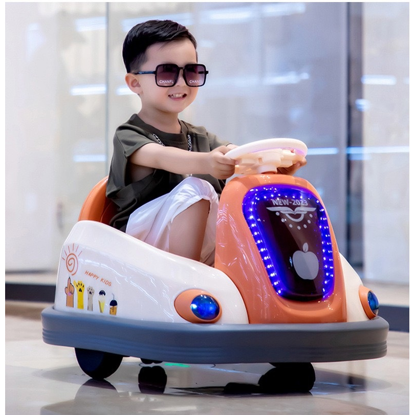 Xe xoay 360 độ hình quả táo mẫu mới 2023