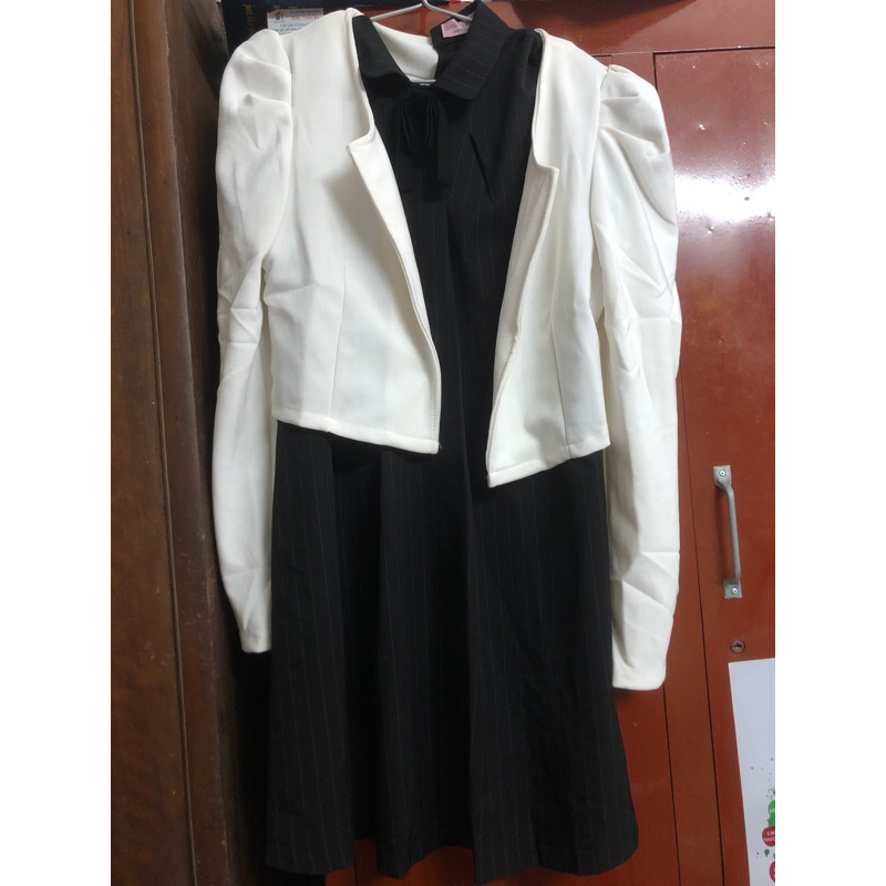 Áo khoác dạng vest trắng dưới 50kg