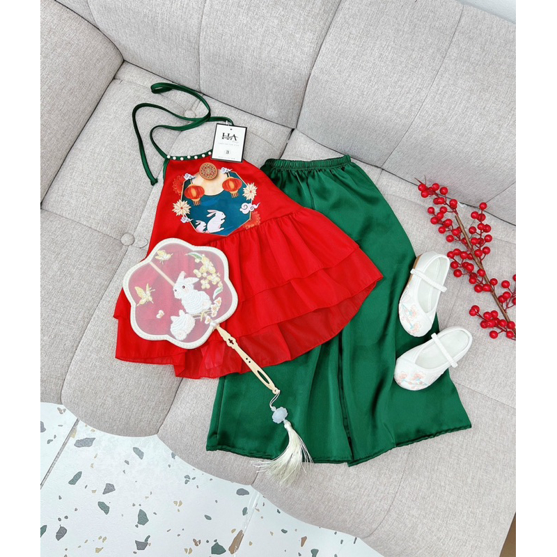 Set yếm đào đỏ quần xanh kèm bờm cho bé gái