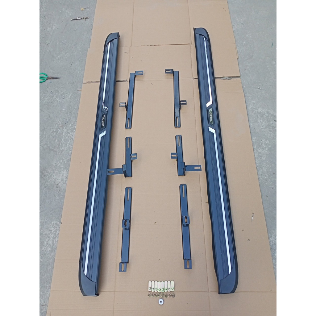 Bệ bước chân cho xe Hyundai Tucson 2016 - 2018 bậc đúc nguyên khối chắc chắn, thẩm mỹ cao