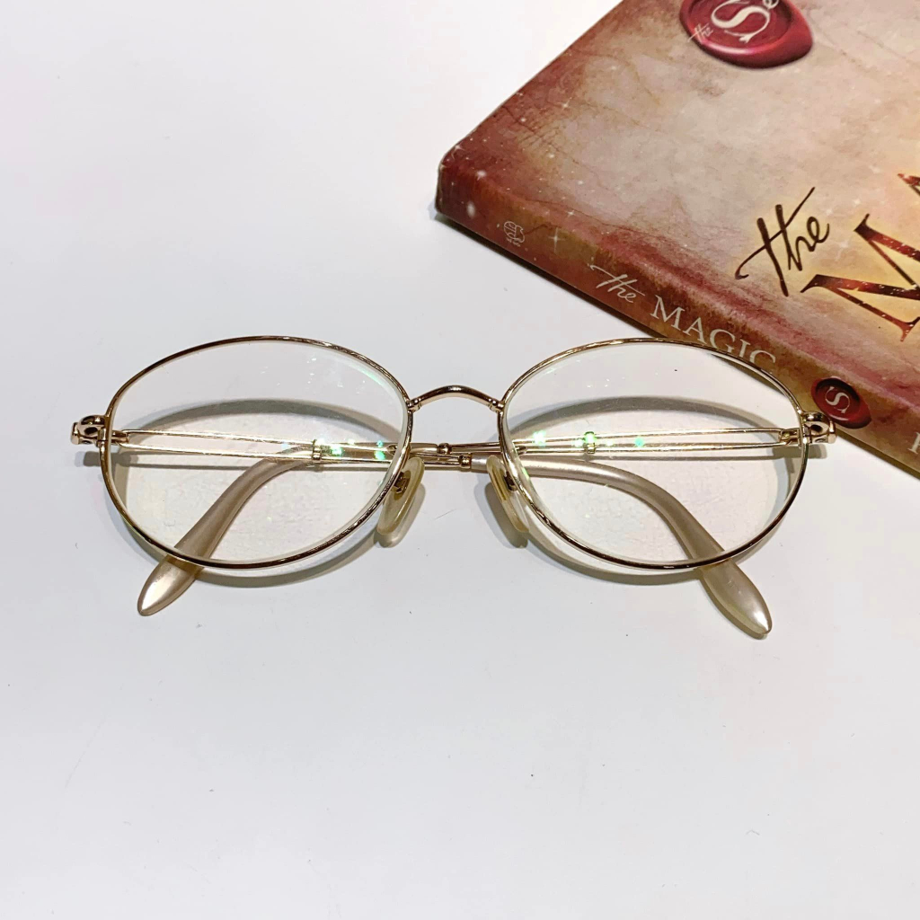 Gọng kính si Nhật