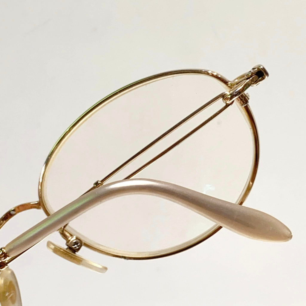 Gọng kính si Nhật