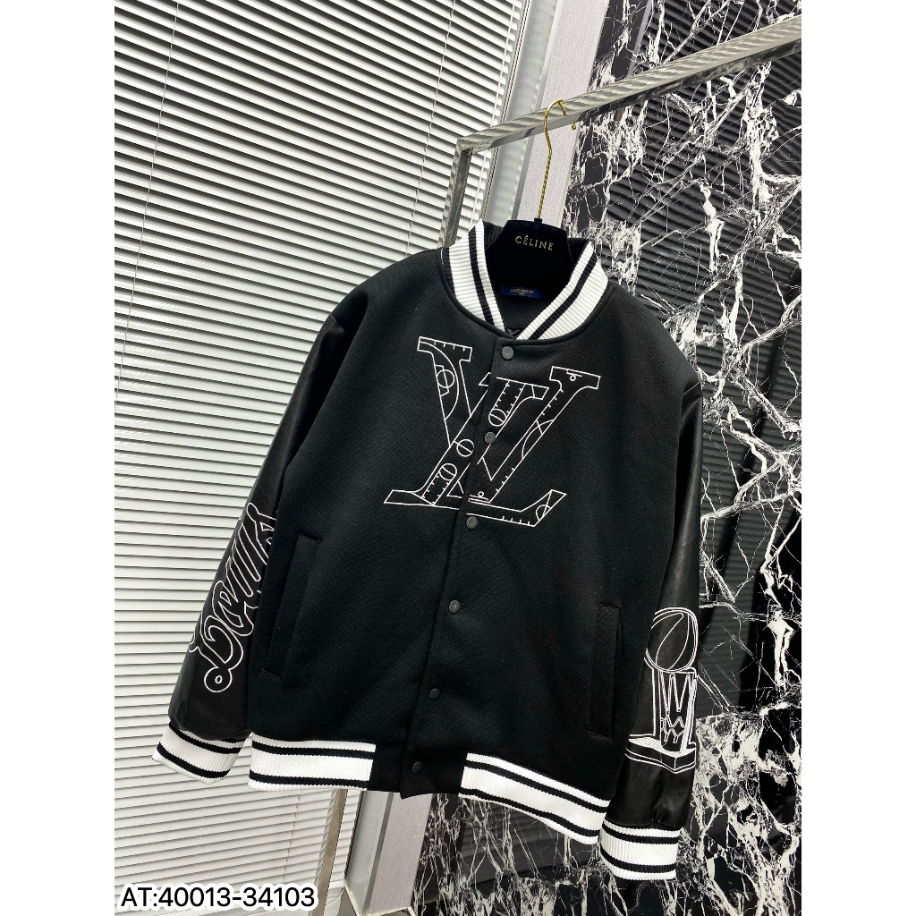 Áo khoác Boomber L V  thêu xù logo màu sắc cao cấp sau lưng thêu xù logo hình hoạ tiết sang trọng phối viền màu