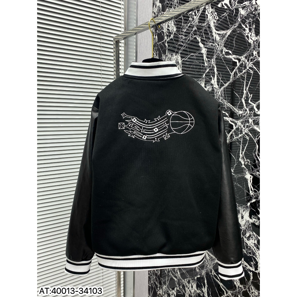 Áo khoác Boomber L V  thêu xù logo màu sắc cao cấp sau lưng thêu xù logo hình hoạ tiết sang trọng phối viền màu