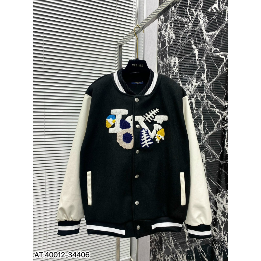 Áo khoác Boomber L V  thêu xù logo màu sắc cao cấp sau lưng thêu xù logo hình hoạ tiết sang trọng phối viền màu