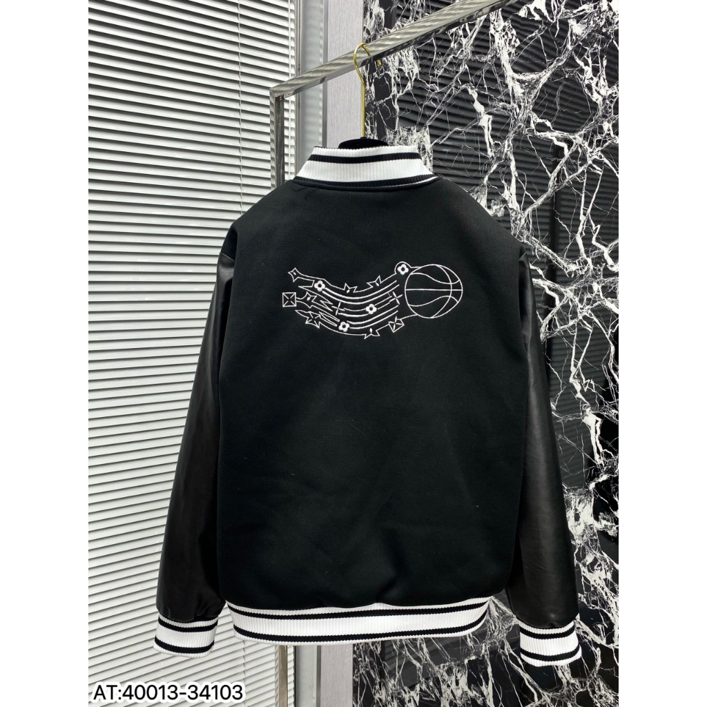 Áo khoác Boomber L V  thêu xù logo màu sắc cao cấp sau lưng thêu xù logo hình hoạ tiết sang trọng phối viền màu