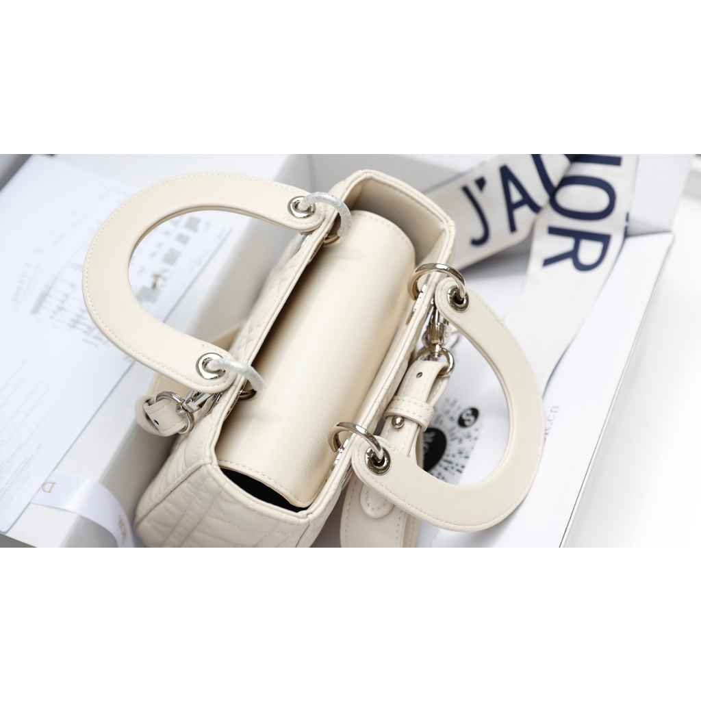 Tuí Xach Di.O laydy Size 20cm Tag bạc màu trắng