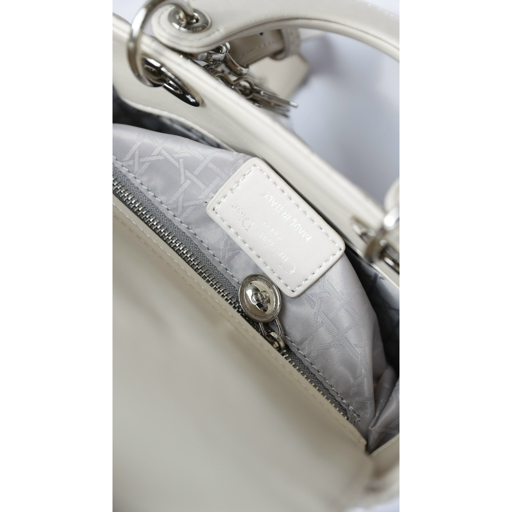 Tuí Xach Di.O laydy Size 20cm Tag bạc màu trắng