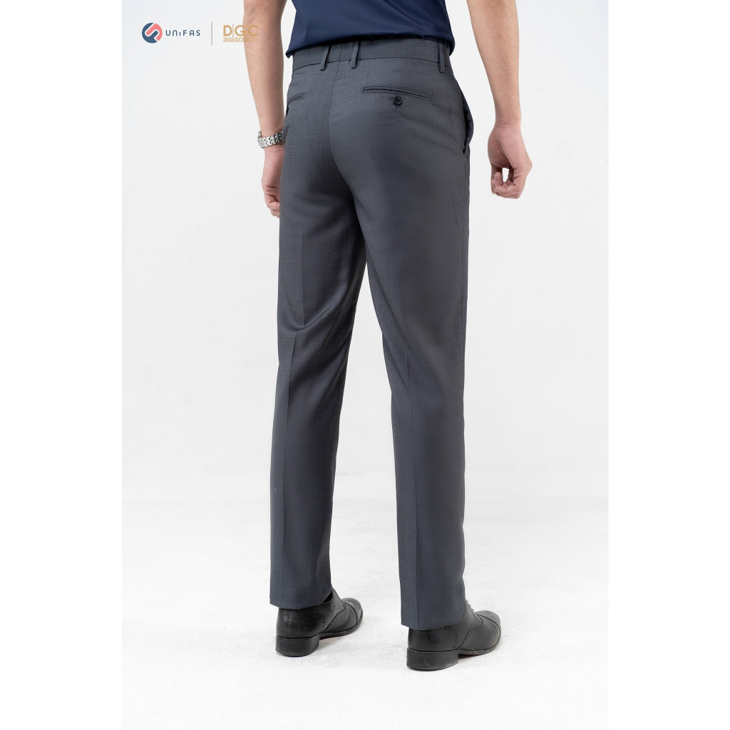 Quần Âu Nam DGCs - form dáng suông nhẹ vừa vặn. Màu sắc trung tính, dễ phối kết hợp cùng các dáng áo - SQTBB01M