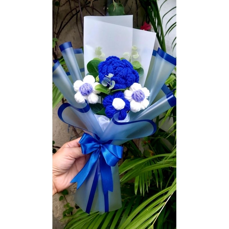 Bó hoa hồng len một bông+ hoa mini+lá táo xanh phối theo yêu cầu