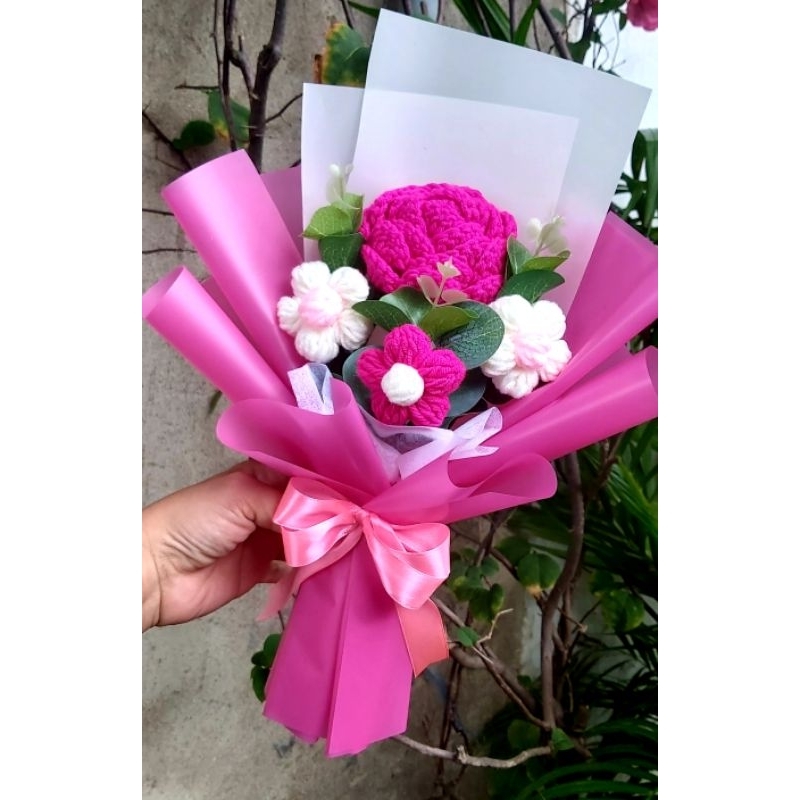 Bó hoa hồng len một bông+ hoa mini+lá táo xanh phối theo yêu cầu