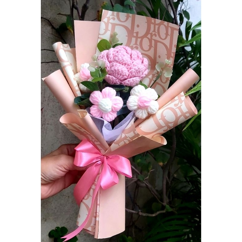 Bó hoa hồng len một bông+ hoa mini+lá táo xanh phối theo yêu cầu