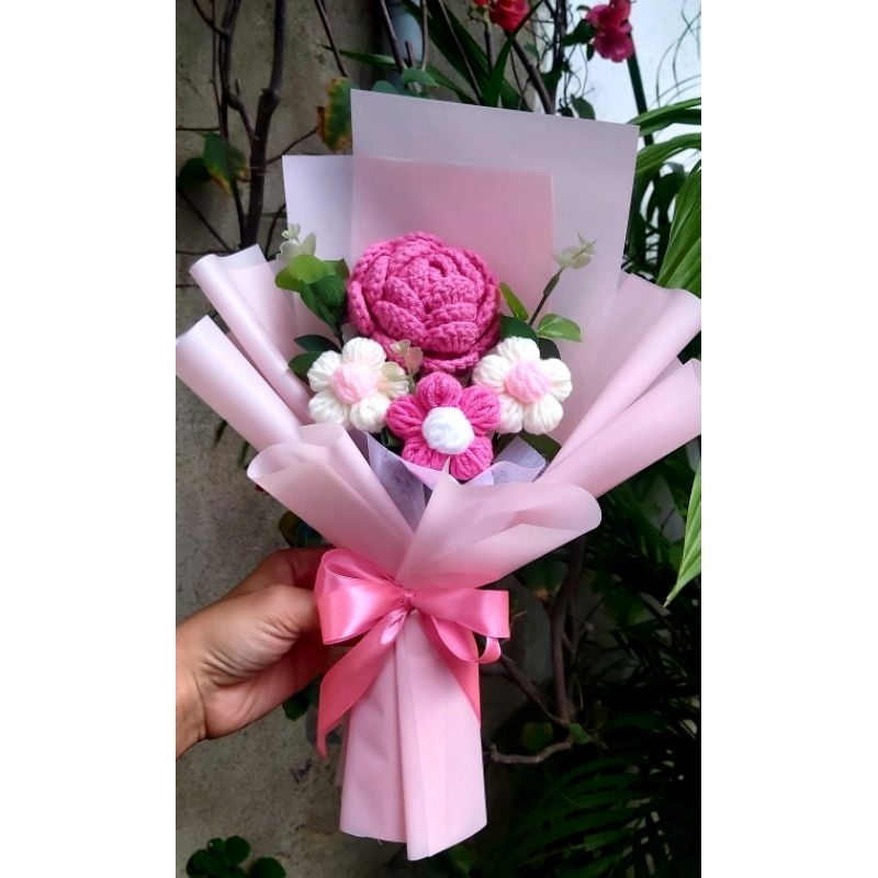 Bó hoa hồng len một bông+ hoa mini+lá táo xanh phối theo yêu cầu