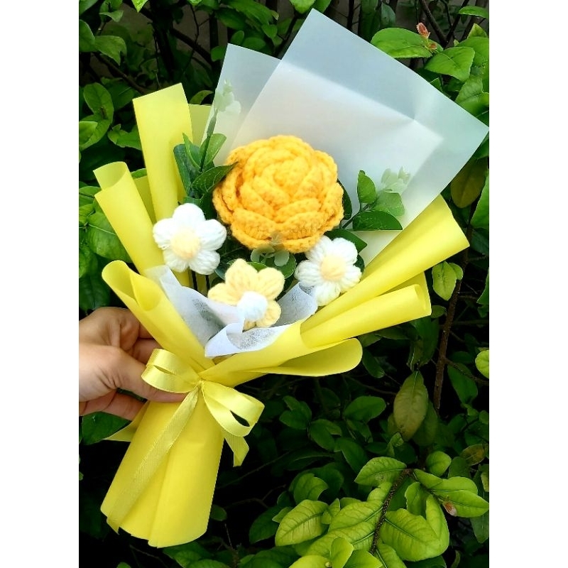 Bó hoa hồng len một bông+ hoa mini+lá táo xanh phối theo yêu cầu