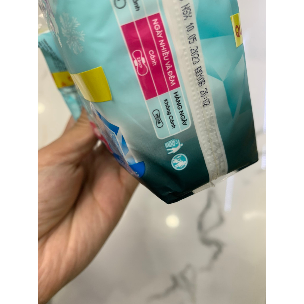 Băng vệ sinh ngày nhiều & đêm Kotex Maxcool French Spa 6 miếng 28cm