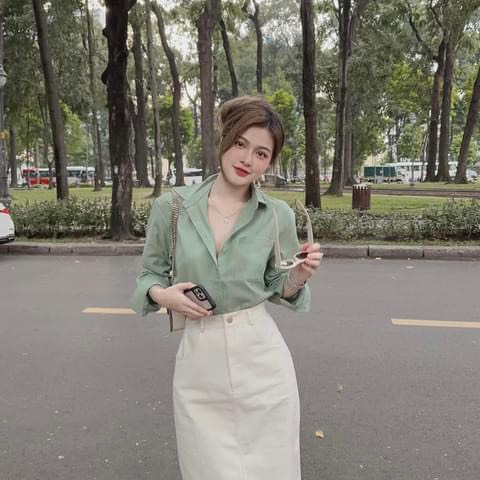 Sét bộ hè công sở chân váy kaki trắng áo sơ mi xanh sang chảnh quyến rũ