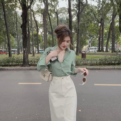 Sét bộ hè công sở chân váy kaki trắng áo sơ mi xanh sang chảnh quyến rũ