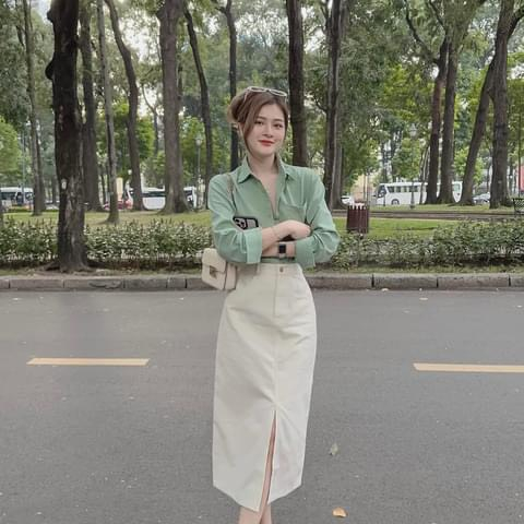Sét bộ hè công sở chân váy kaki trắng áo sơ mi xanh sang chảnh quyến rũ