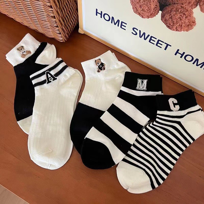 Set 5 Tất Vớ Cotton Kẻ Sọc Đen Trắng Hoạ Tiết Gấu Thời Trang Thu Đông R1