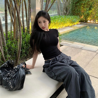 Áo thun mỏng dáng ôm ngắn tay