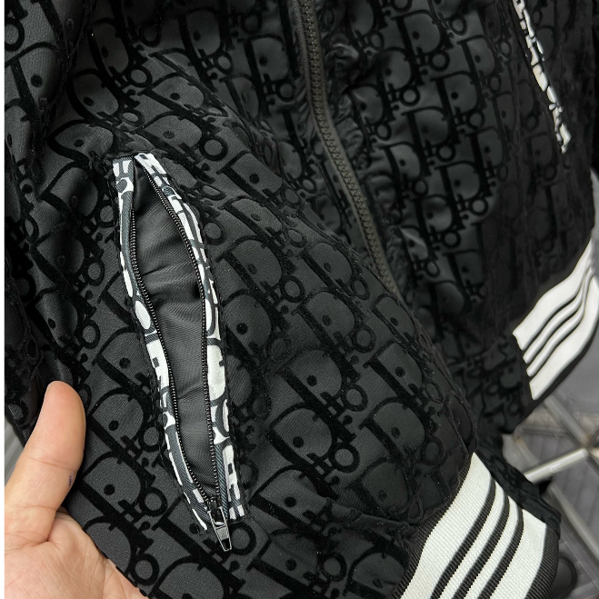 Áo Khoác Teddy Dio Phối Bo Viền Trắng Đen bản Siêu Cấp Hot Trend