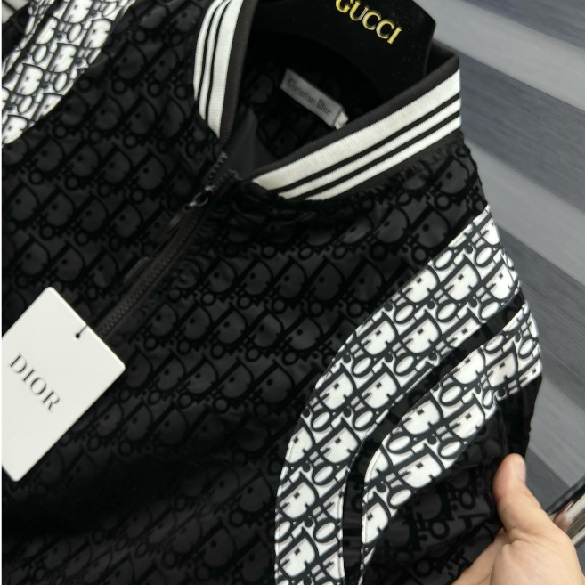 Áo Khoác Teddy Dio Phối Bo Viền Trắng Đen bản Siêu Cấp Hot Trend