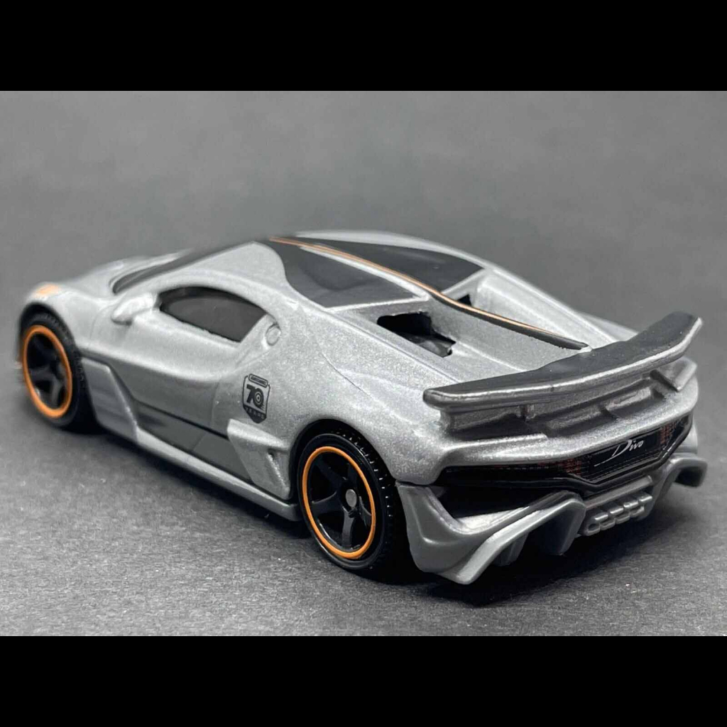 Xe mô hình Matchbox 2018 BUGATTI DIVO