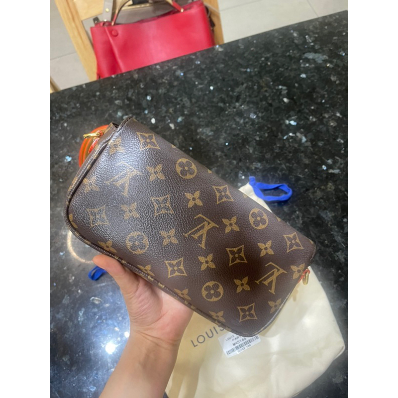 THANH LÝ túi xách tay có dây đeo chéo