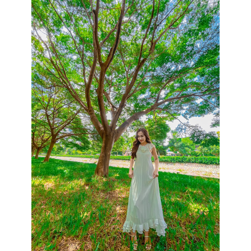 Đầm trắng xếp ly - M