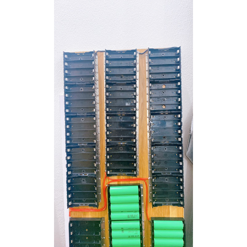 Khay pin 21700 loại 1 và 4 cell