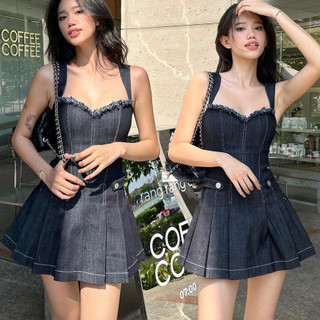 Đầm hai dây dáng xòe đi dự tiệc cưới