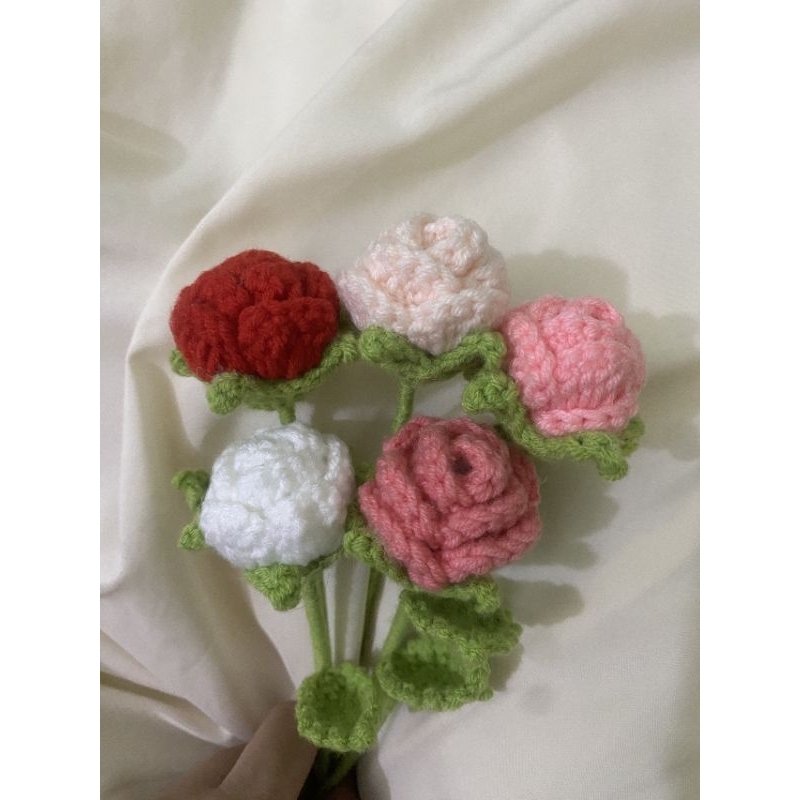 Hoa hồng len handmade làm quà tặng