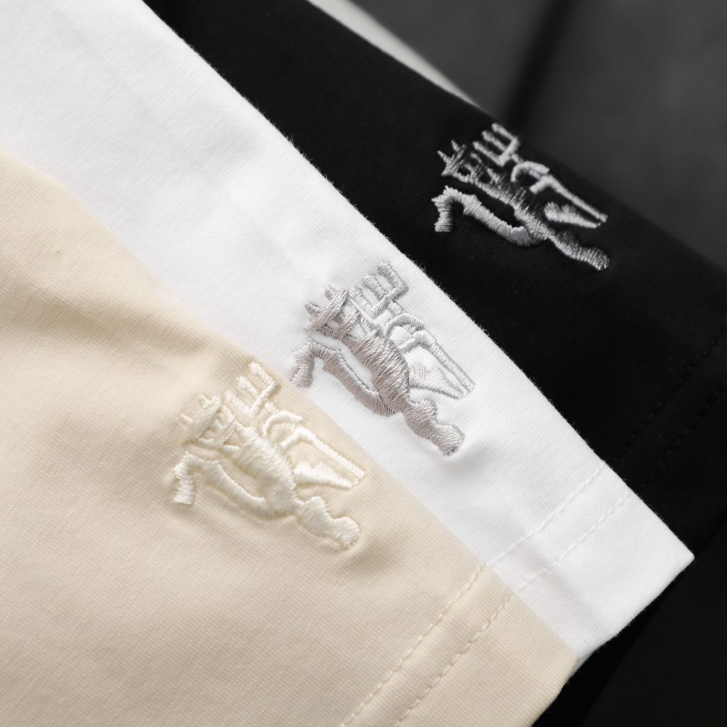 Áo thun Das MU-VNXK-Logo thêu giữa ngực
