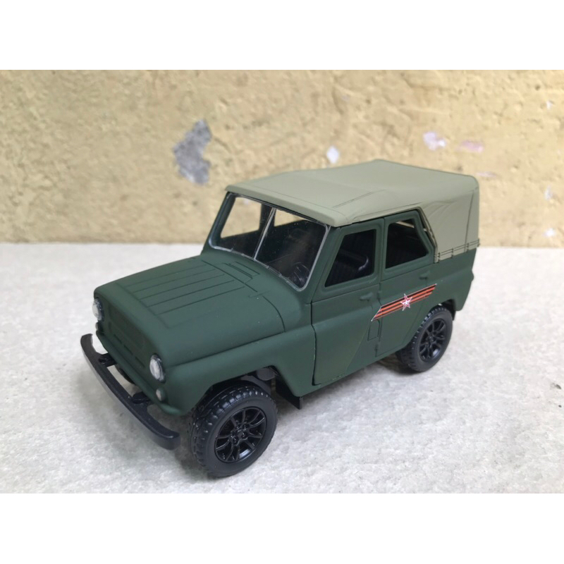 Mô hình xe Quân sự UAZ 469 mui mềm 1:32