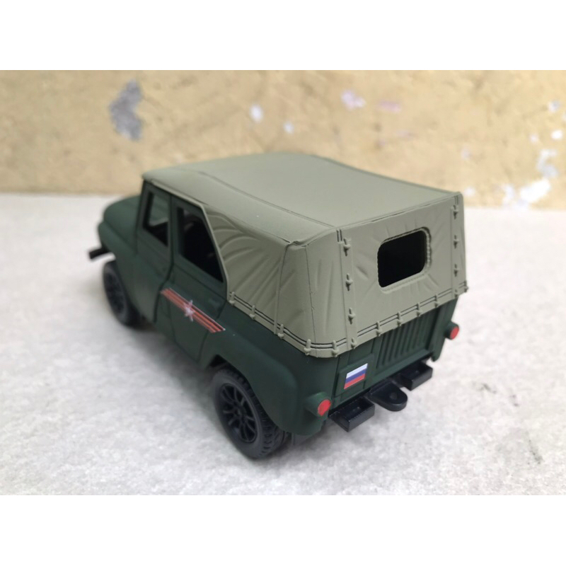 Mô hình xe Quân sự UAZ 469 mui mềm 1:32