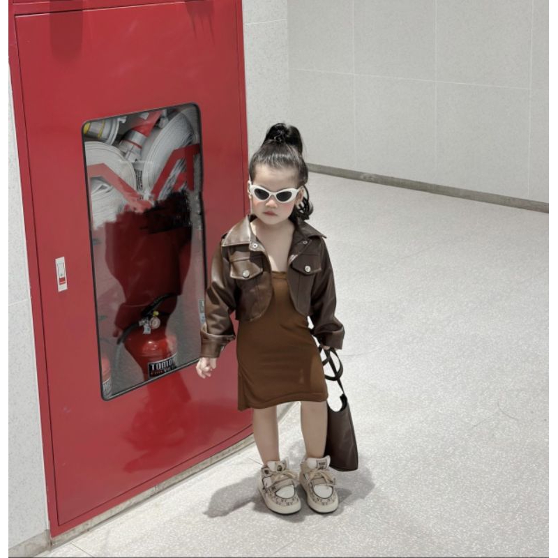 Set 3  chi tiết áo khoác kèm túi da cùng váy body xinh xắn bé gái