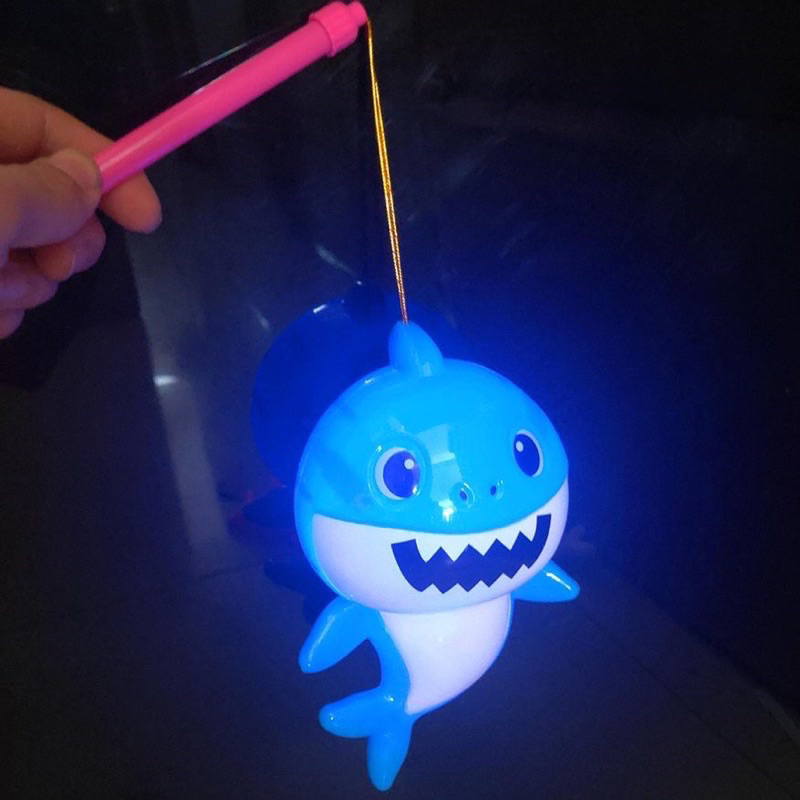 Lồng Đèn Trung Thu Pin Cá Mập Hát Nhạc Baby Shark, Có Đèn Nhạc Sẵn Pin Cho Bé