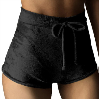 Quần short ôm mông